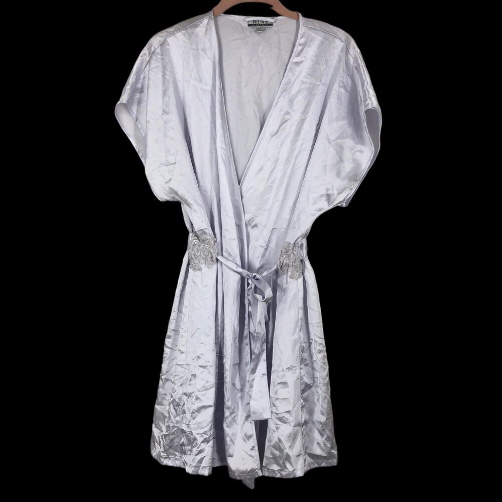 Light Lavender Silky Robe, Short, Lace Accent at Waist, Belted, Sexy SZ L